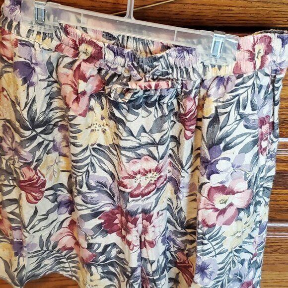 Selene Sport Women's Flowered Pattern Two Piece Shorts Outfit - Size Med… - Picture 4 of 6